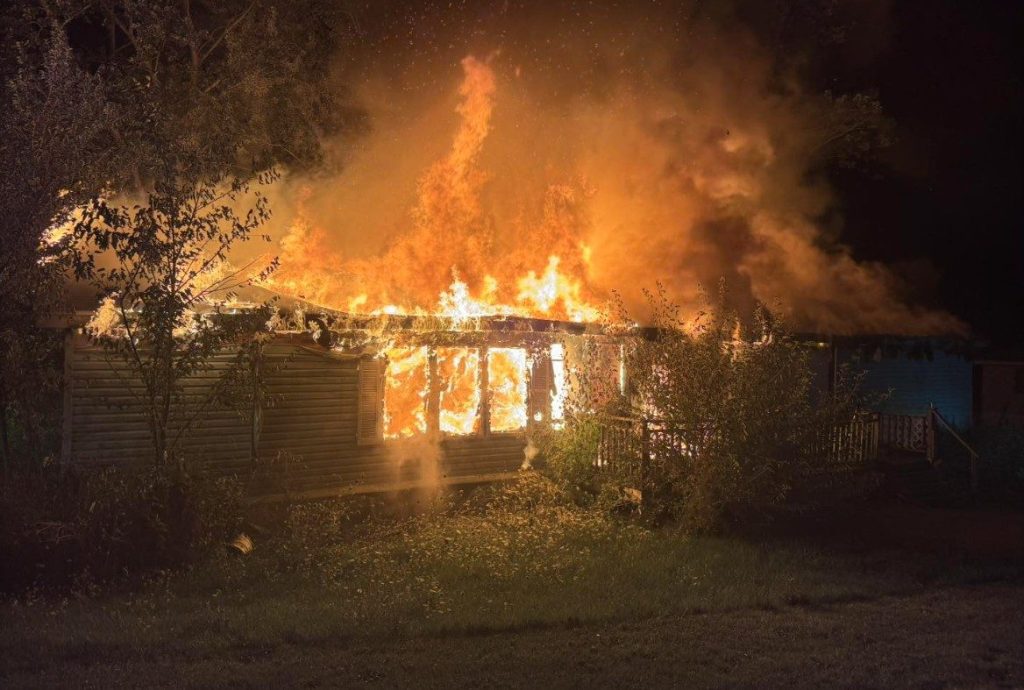 Mobile home destroyed by fire in Lincoln Township | News/Talk/Sports 94 ...