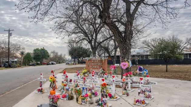 news_uvaldememorial_01122660899