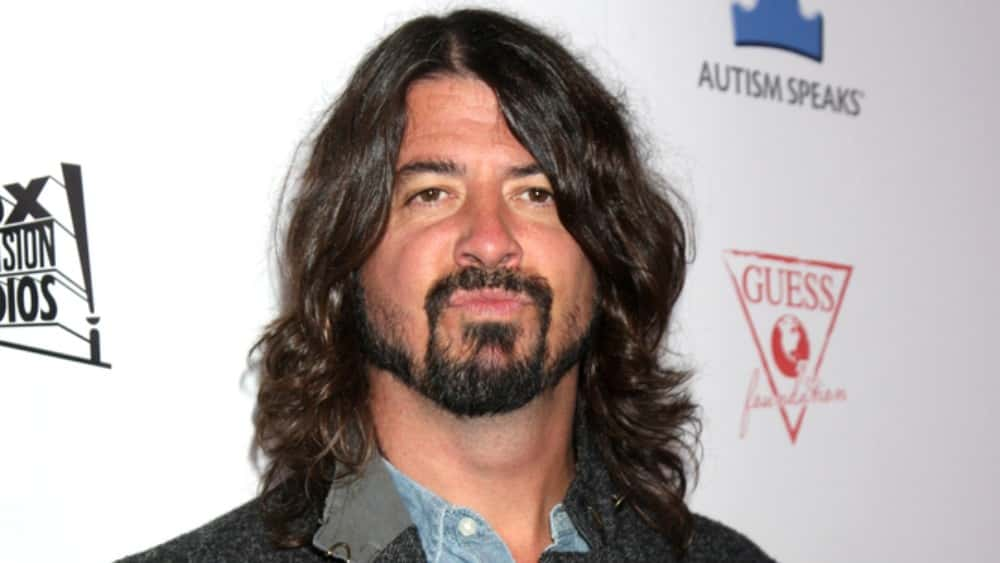 Foo Fighters Dave Grohl Undergoes Arm Surgery 101 5 Bob Rocks