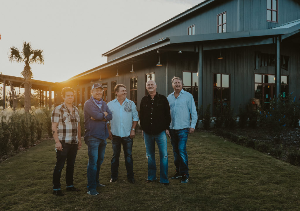 Richard Todd Chats With The Blue Dogs About Their Annual Holiday Show, Their New EP "Happy Howlidays", & More - Vimarsana News