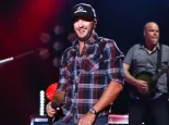 Luke Bryan performs at Nissan Stadium during the 2017 CMA Festival on June 8^ 2017 in Nashville^ Tennessee.