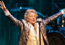 Rod Stewart performs on stage at the Hard Rock Live. HOLLYWOOD^ FLORIDA - FEBRUARY 13^ 2023