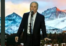 Singer Paul Simon entertains the Delegates on the first day of the Democratic National Convention in the Wells Fargo Arena Philadelphia^ Pennsylvania^ USA^ July 25^ 2016