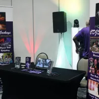 cdjs-discjockeys_booth2