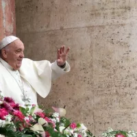 Pope Francis gives the blessing Urbi et orbi from the central balcony of the Basilica of San Pietro in the Vatican^ after celebrating the Easter Mass of the week Vatican City^ Italy 31.03.2024