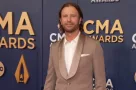 m_dierksbentleycmas2024carpet278677