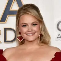 m_haileywhitters2023cmaawardsdisneyfrankmicelotta192947