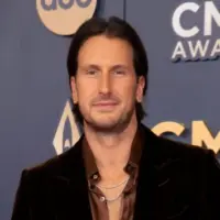 m_russelldickersoncmaawards2024disneyscottkirkland640181