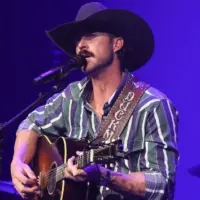 getty_rileygreensitting_120525jpg190705