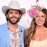 getty_thomasrhettlaurenakins_022826253453