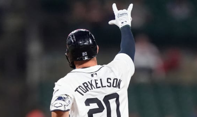 Tork'S Lf Pole Shot: The Tigers' Unbelievable Chicago Win! - 39jcq4d