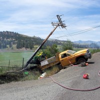 salem-crash-into-pole