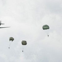 091215_thinkstock_parachutes