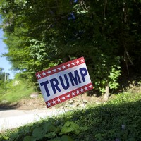 getty_090516_trumpsign