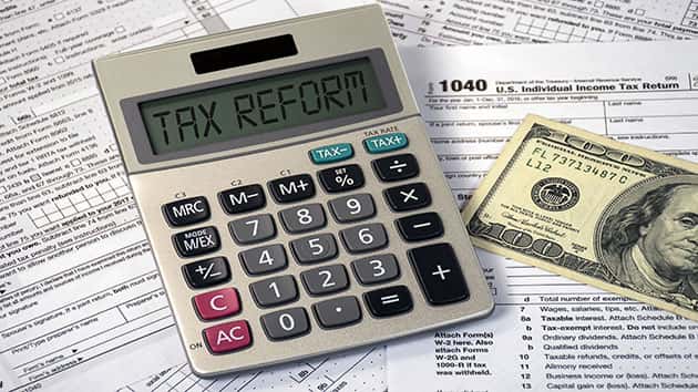 Sen. Wyden Targets Billionaires On Tax Day - Vimarsana News