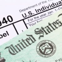 istock_32219_taxrefund