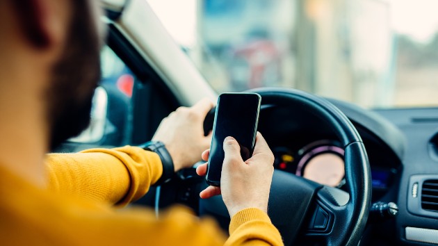 istock_121319_textingdriving