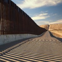 istock_21420_borderwall