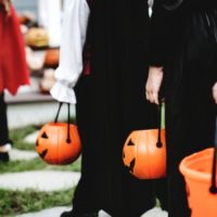 istock_9820_trickortreaters