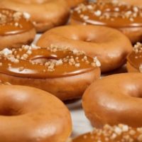 krispykreme_caramelglaze2_1605110514230_hpembed_3x2_992201