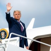 wh_11221_donaldtrumpaf1wave