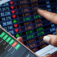 istock_day_traders_02052021