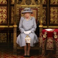 getty_51121_queenelizabethparliament