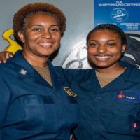 081021_navy_motherdaughternavy