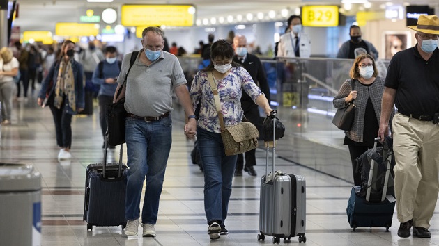 Pilots warn vaccine mandate could cause holiday travel chaos - Vimarsana News