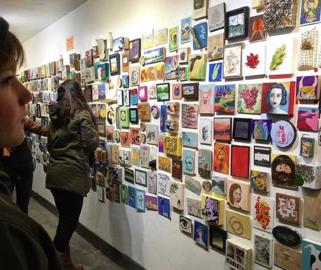The 20-Dollar Art Show Moves To Museum - Vimarsana News