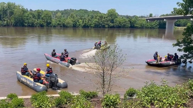 One dead, one missing after 12 kayakers go over Virginia dam - Vimarsana News