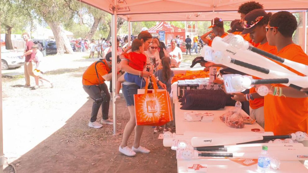 Houston Astros visit Uvalde to celebrate community after shooting - Vimarsana News