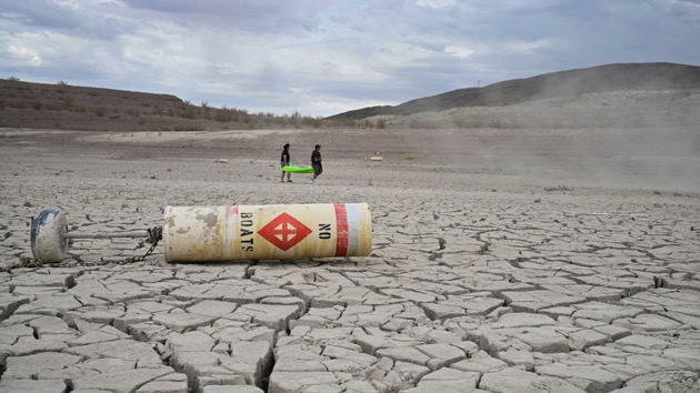 Dramatic satellite images show how much water levels in Lake Mead have receded since 2000 - Vimarsana News