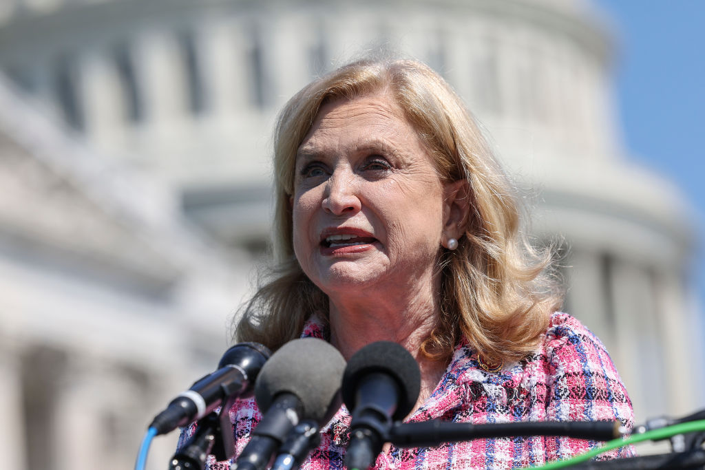 Rep. Carolyn Maloney speaks on gun control efforts - Vimarsana News