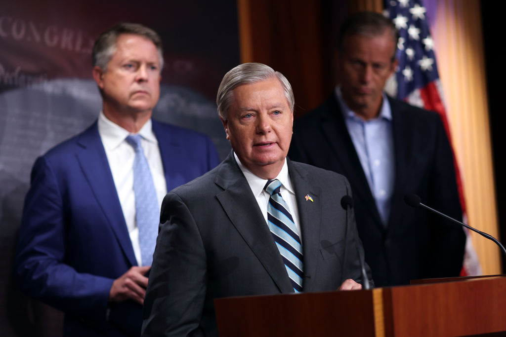 Graham faces backlash after claiming violence could break out if Trump prosecuted - Vimarsana News
