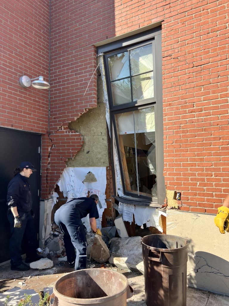 SUV Crashes Into Bend Fire Station - Vimarsana News