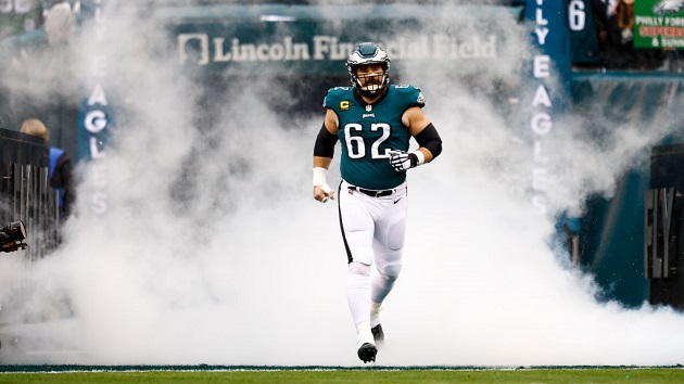 NFL player Jason Kelce and his wife invite special guest to Super Bowl - Vimarsana News