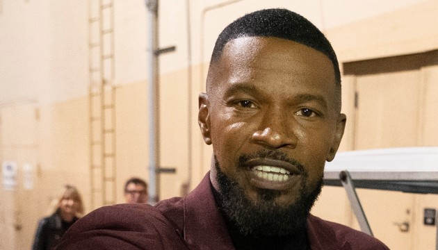 Jamie Foxx spotted waving to fans in first footage since mysterious "medical complication" | MyCentralOregon.com - Vimarsana News