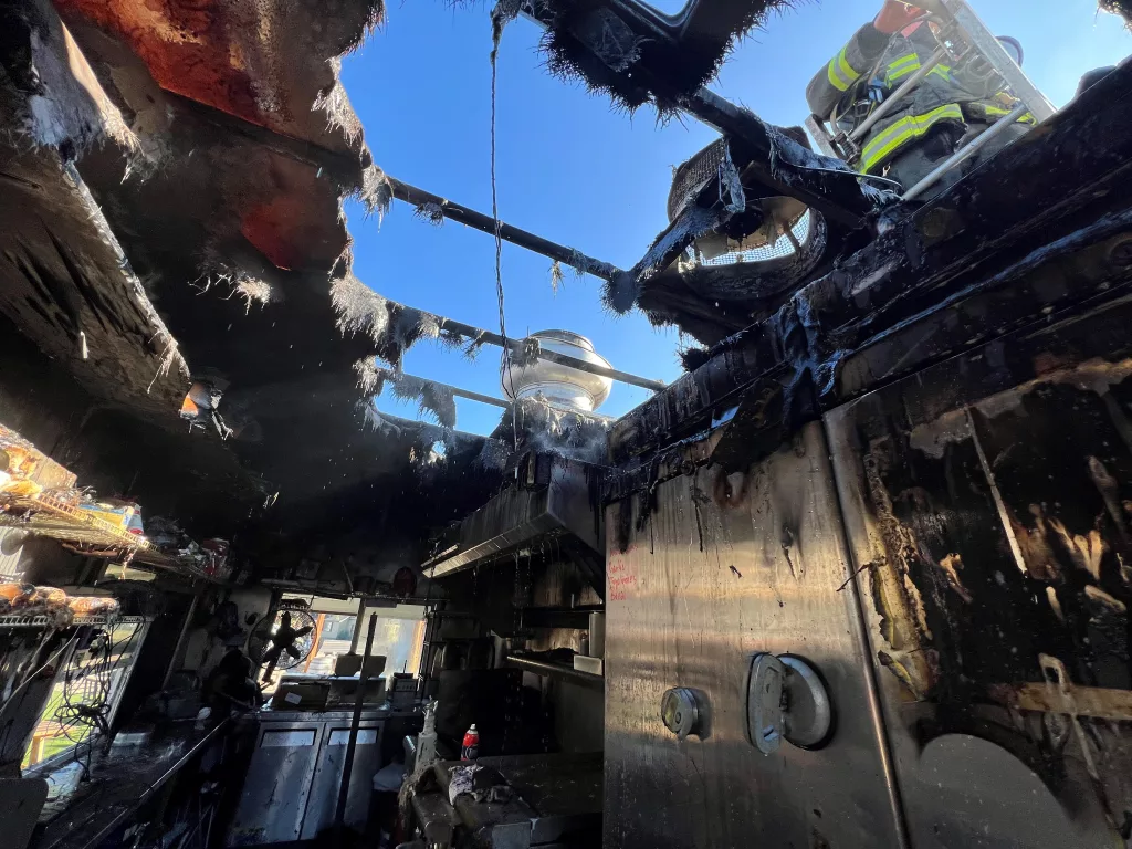 Fire Destroys Food Cart In Tumalo - Vimarsana News