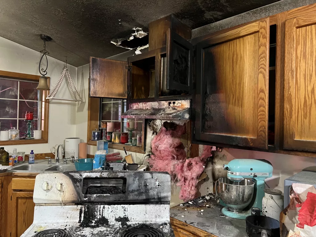 Fire Caused By Cooking Oil On Stove - Vimarsana News