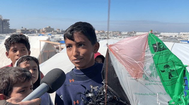 Children in Rafah flying kites to forget war, as Israeli military escalation looms in Gaza - Vimarsana News