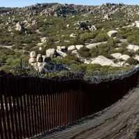 gettyimages_borderfence_022924487528