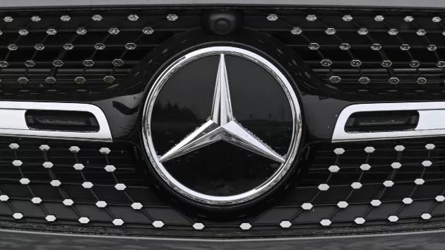 Mercedes-Benz workers in Alabama are voting to join the UAW. Here's ...