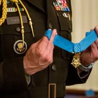 gettyimages_medalofhonor_070324188303