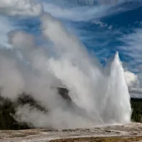 gettyimages_oldfaithful_091924799511