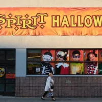 getty_spirit_halloween_10012024444477