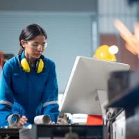 gettyrf_10622_womanmanufacturingjob610281