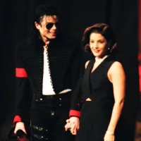 getty_michaeljacksonlisamariepresley_100824641077