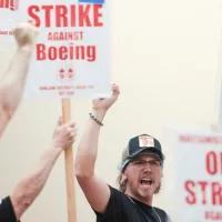 news_boeingstrike_102424567461