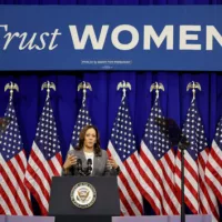 news_kamalaharris_102524426936